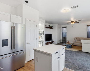220 W Beechnut Place - Photo Thumbnail 15