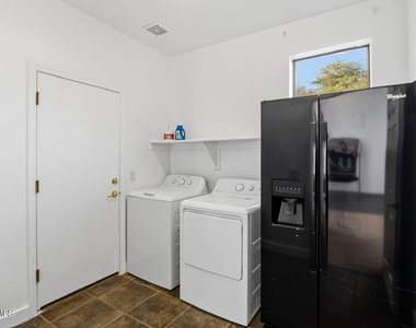 220 W Beechnut Place - Photo Thumbnail 36