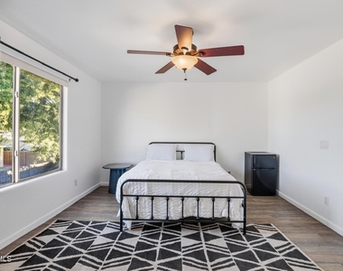 220 W Beechnut Place - Photo Thumbnail 28