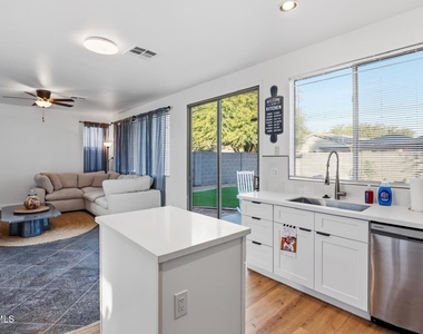 220 W Beechnut Place - Photo Thumbnail 16
