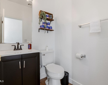 220 W Beechnut Place - Photo Thumbnail 19