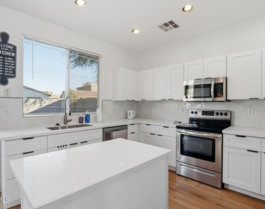 220 W Beechnut Place - Photo Thumbnail 18
