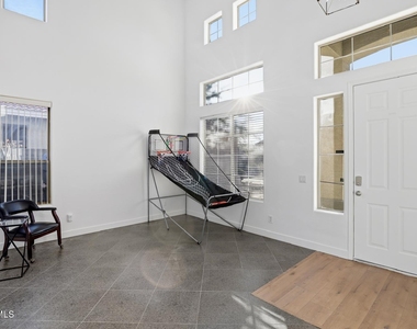 220 W Beechnut Place - Photo Thumbnail 4