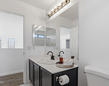 220 W Beechnut Place - Photo Thumbnail 32