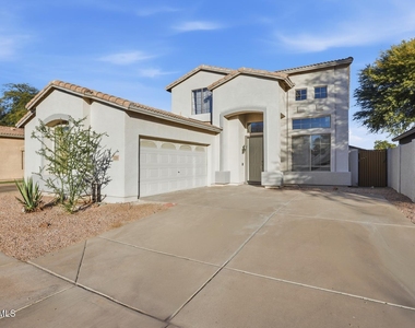 220 W Beechnut Place - Photo Thumbnail 1