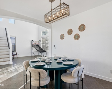 220 W Beechnut Place - Photo Thumbnail 5