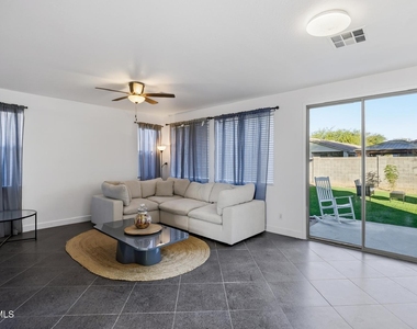 220 W Beechnut Place - Photo Thumbnail 9