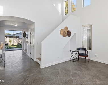 220 W Beechnut Place - Photo Thumbnail 2