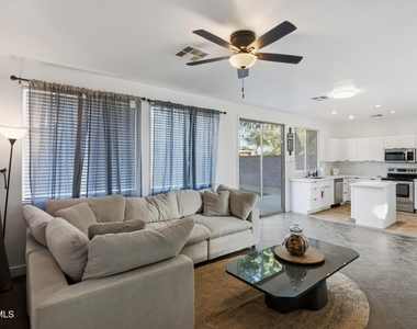 220 W Beechnut Place - Photo Thumbnail 10