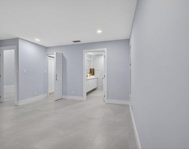 10924 Roebelini Palm Court - Photo Thumbnail 21