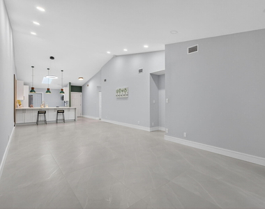 10924 Roebelini Palm Court - Photo Thumbnail 17