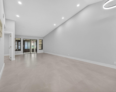 10924 Roebelini Palm Court - Photo Thumbnail 18