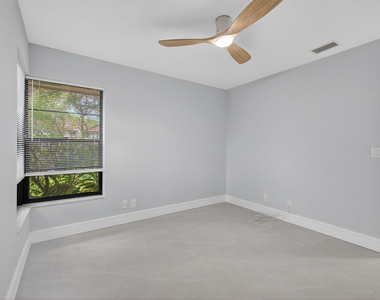 10924 Roebelini Palm Court - Photo Thumbnail 23