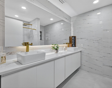 10924 Roebelini Palm Court - Photo Thumbnail 9