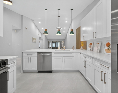 10924 Roebelini Palm Court - Photo Thumbnail 6