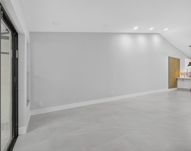10924 Roebelini Palm Court - Photo Thumbnail 19