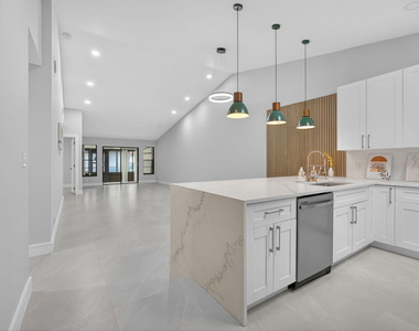10924 Roebelini Palm Court - Photo Thumbnail 5