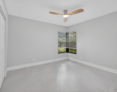 10924 Roebelini Palm Court - Photo Thumbnail 22