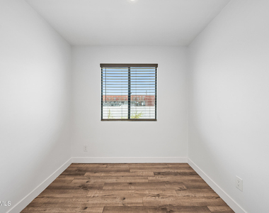 3131 E Fairmount Avenue - Photo Thumbnail 10