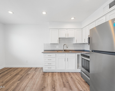 3131 E Fairmount Avenue - Photo Thumbnail 5