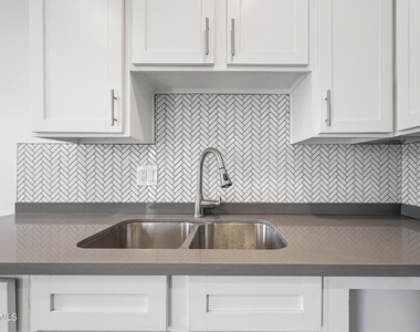 3131 E Fairmount Avenue - Photo Thumbnail 9