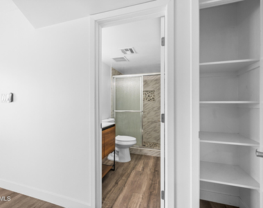 3131 E Fairmount Avenue - Photo Thumbnail 15