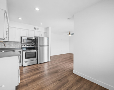 3131 E Fairmount Avenue - Photo Thumbnail 11
