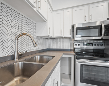 3131 E Fairmount Avenue - Photo Thumbnail 8