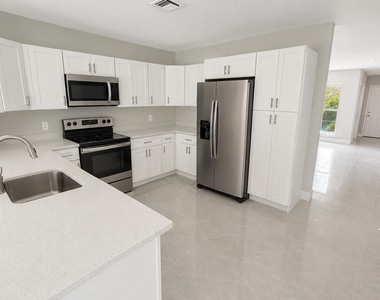 3720 Nw 110th Avenue - Photo Thumbnail 2