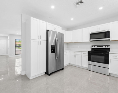 3720 Nw 110th Avenue - Photo Thumbnail 6