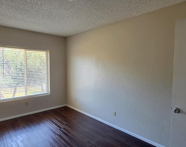 4466 W Palmaire Avenue - Photo Thumbnail 18