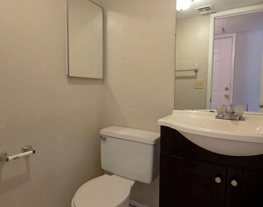4466 W Palmaire Avenue - Photo Thumbnail 10