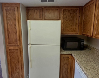 4466 W Palmaire Avenue - Photo Thumbnail 8