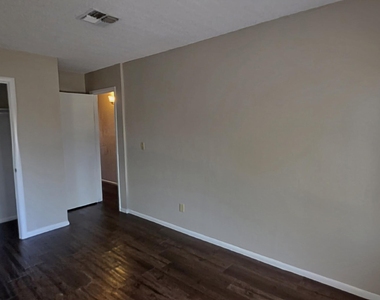 4466 W Palmaire Avenue - Photo Thumbnail 19