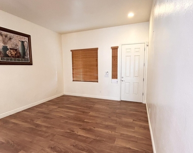 2692 E Vermont Court - Photo Thumbnail 4