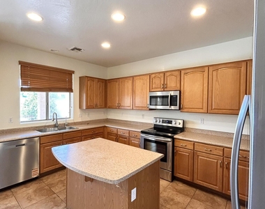 2692 E Vermont Court - Photo Thumbnail 6