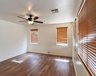 2692 E Vermont Court - Photo Thumbnail 9