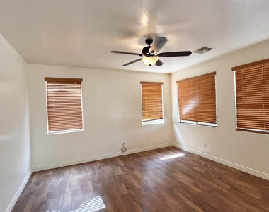 2692 E Vermont Court - Photo Thumbnail 8
