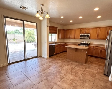 2692 E Vermont Court - Photo Thumbnail 10