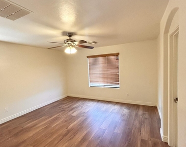 2692 E Vermont Court - Photo Thumbnail 17