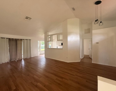 1765 Sw Desert Avenue - Photo Thumbnail 1