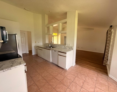 1765 Sw Desert Avenue - Photo Thumbnail 7