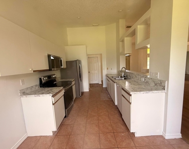 1765 Sw Desert Avenue - Photo Thumbnail 6