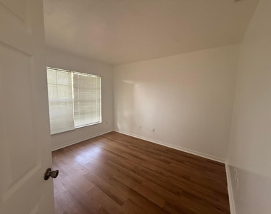 1765 Sw Desert Avenue - Photo Thumbnail 2