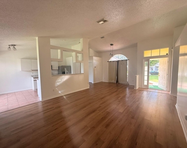 1765 Sw Desert Avenue - Photo Thumbnail 5