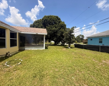 1765 Sw Desert Avenue - Photo Thumbnail 13