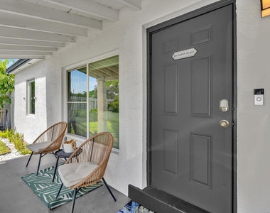 5365 N Andrews Avenue - Photo Thumbnail 1