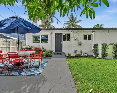 5365 N Andrews Avenue - Photo Thumbnail 24