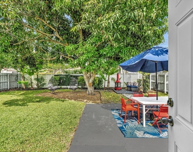5365 N Andrews Avenue - Photo Thumbnail 29