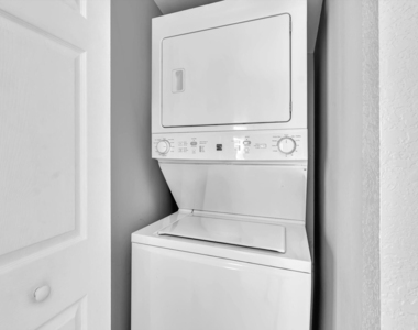 5365 N Andrews Avenue - Photo Thumbnail 14
